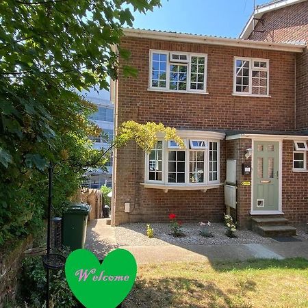 Redhill Town Centre 3 Bed House Near Gatwick Airport, Easy Commute To London Apartamento Exterior foto