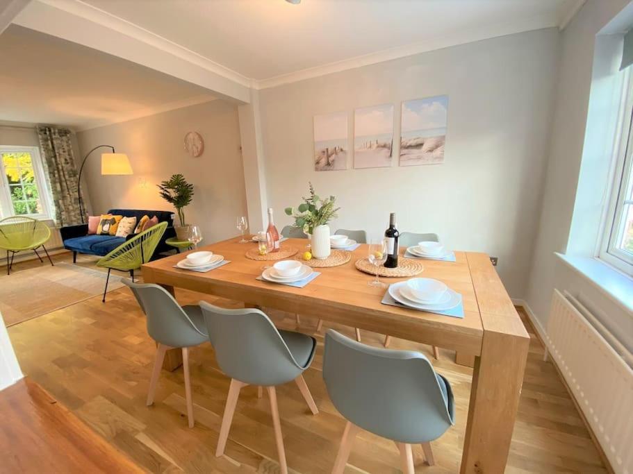 Redhill Town Centre 3 Bed House Near Gatwick Airport, Easy Commute To London Apartamento Exterior foto