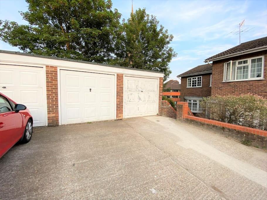 Redhill Town Centre 3 Bed House Near Gatwick Airport, Easy Commute To London Apartamento Exterior foto
