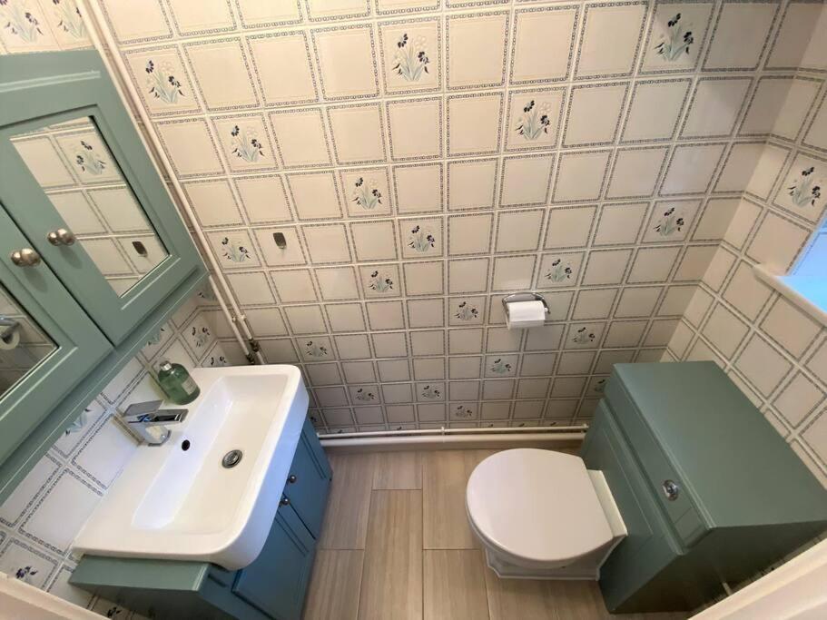 Redhill Town Centre 3 Bed House Near Gatwick Airport, Easy Commute To London Apartamento Exterior foto