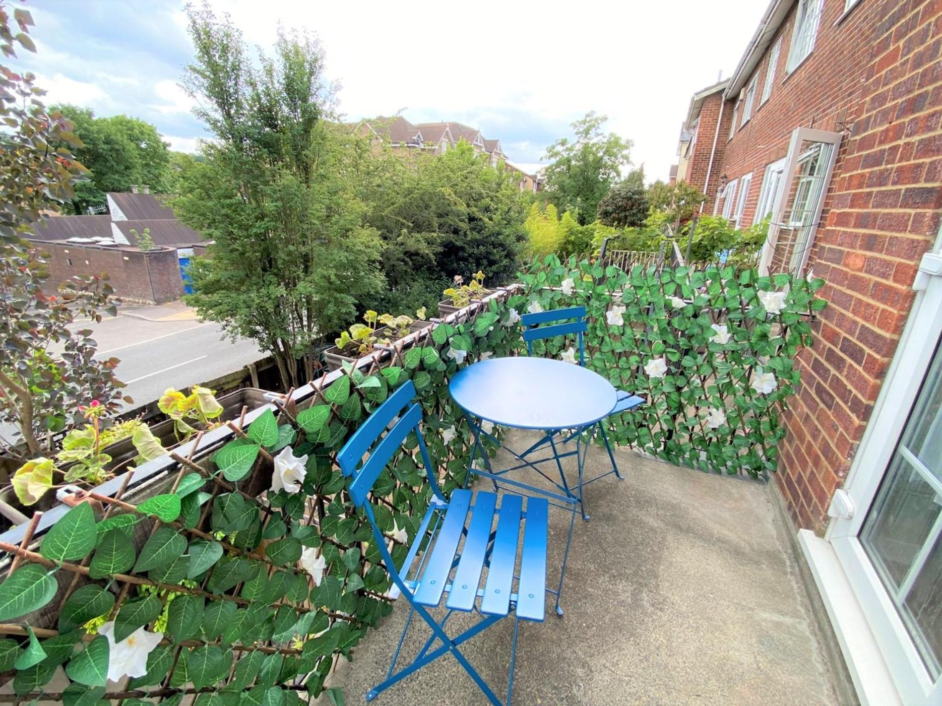 Redhill Town Centre 3 Bed House Near Gatwick Airport, Easy Commute To London Apartamento Exterior foto